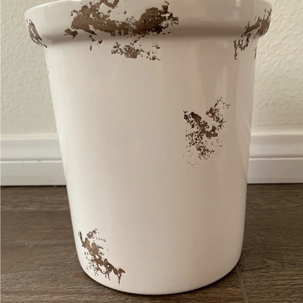 Rustic white ceramic pot form Italy
